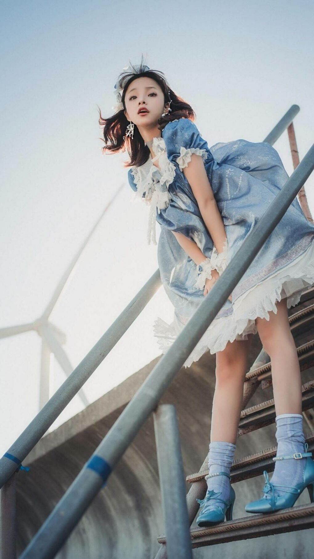 跛足的巨鹿与归来的大帝,当救赎在缺席的阴影下发生